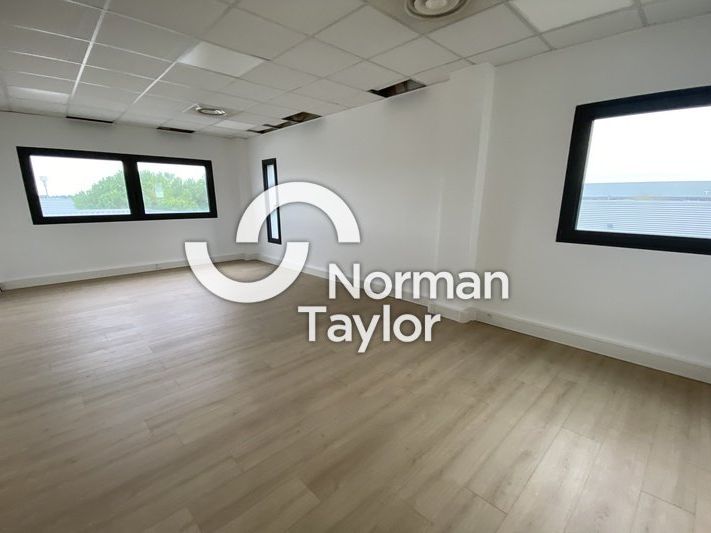 Location bureaux 223 m² divisibles à partir de 73 m²