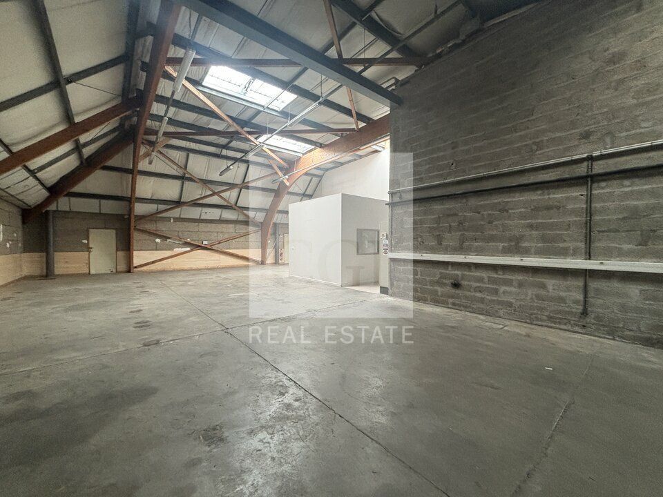 À LOUER – LOCAUX D'ACTIVITÉS DE 275 À 636 m² – VILLEURBANNE / VILLAGE D'ENTREPRISES – FONCTIONNALITÉ & ACCESSIBILITÉ