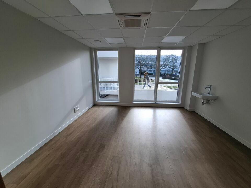 A LOUER : LOCAUX PROFESSIONNELS - CLINIQUE COTE D'EMERAUDE ST MALO - 19 à 144 m² 