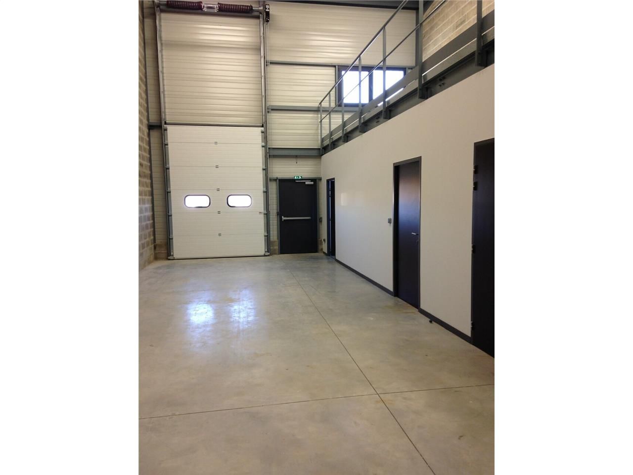 Location local d''activites 130 m² non divisibles