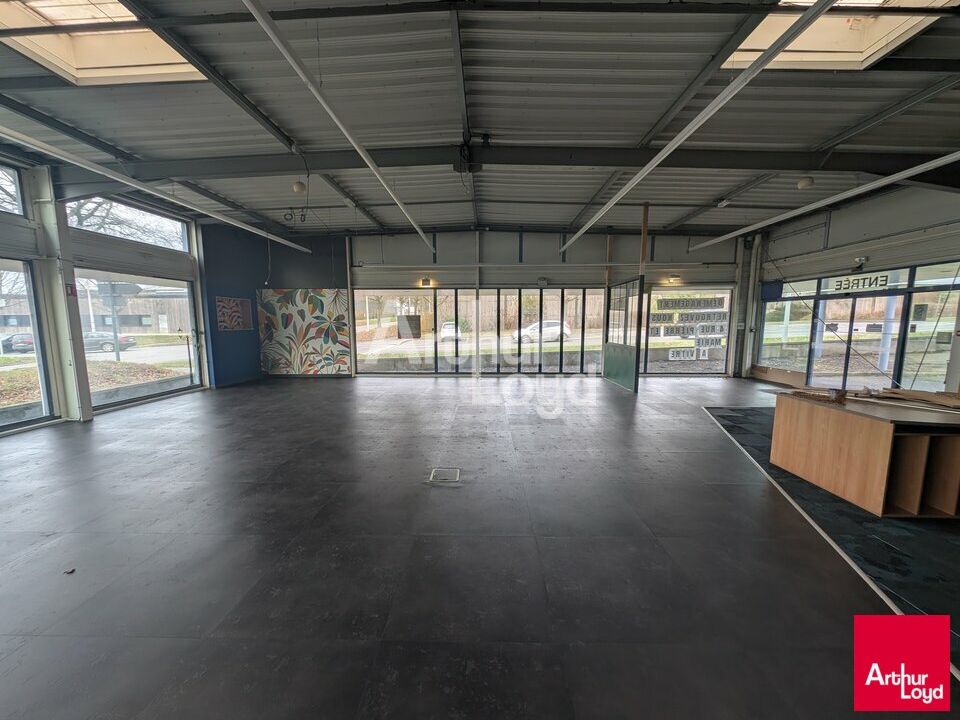 VITRE - LOCAL D'ACTIVITE INDEPENDANT A LOUER - DIVISIBLE