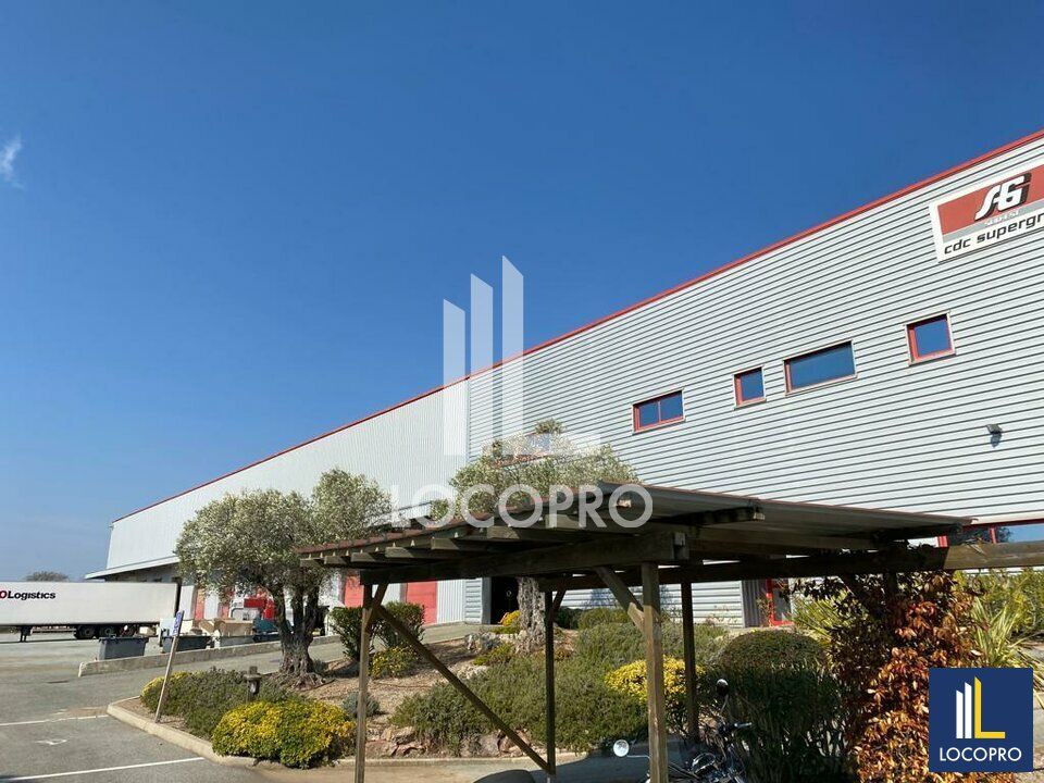 Vente local d''activites 5400 m² non divisibles