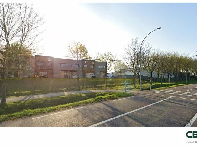 Vente local d''activites 2519 m² divisibles à partir de 285 m²