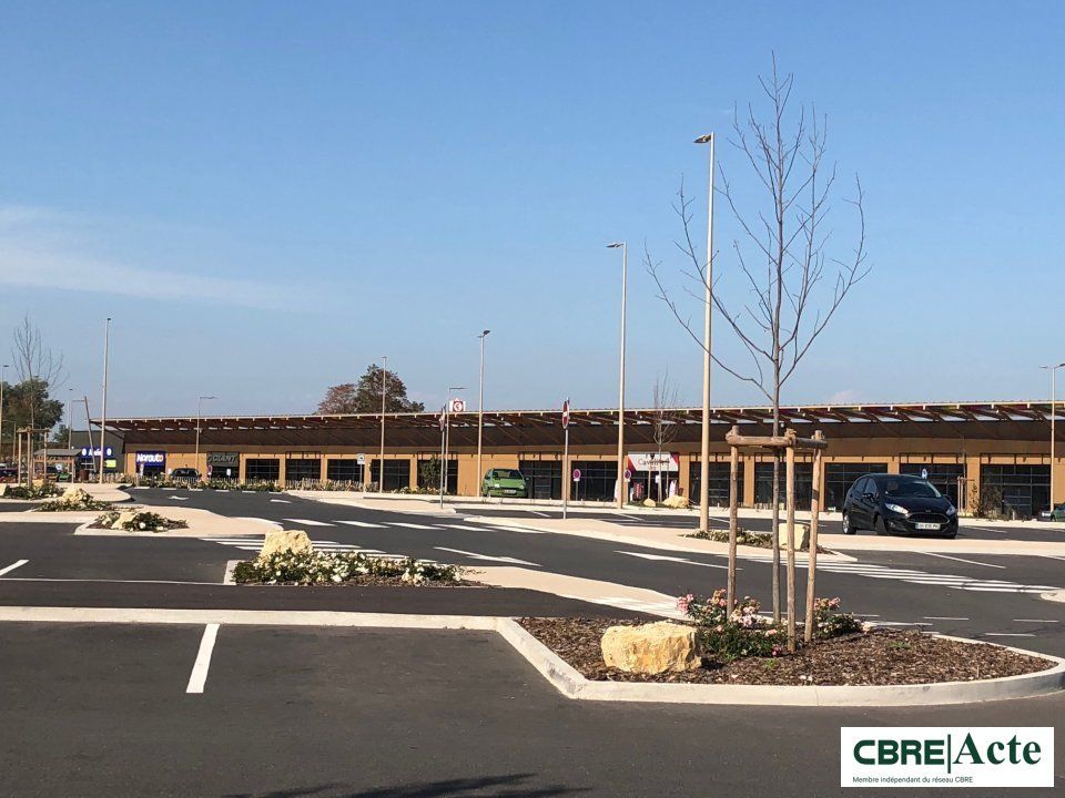 Location local commercial 2619 m² divisibles à partir de 340 m²