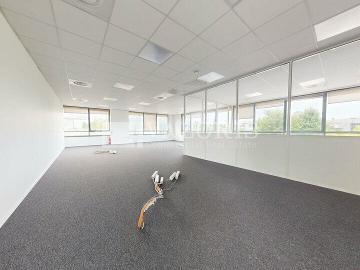 225 m² pour ce bureaux en vente à Champagne au mont d'or