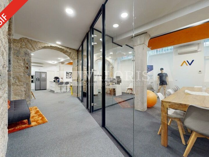 Installez votre entreprise au cœur de Lyon 1er dans des bureaux spacieux et fonctionnels, alliant cachet et accessibilité !