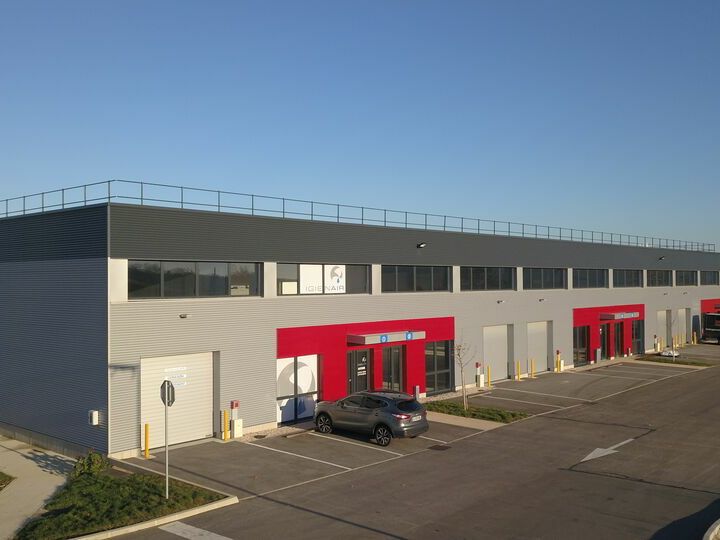 Location local d''activites 253 m² non divisibles