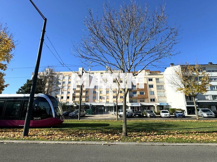 Location local commercial 165 m² non divisibles