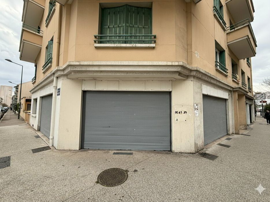 Location local commercial 100 m² non divisibles