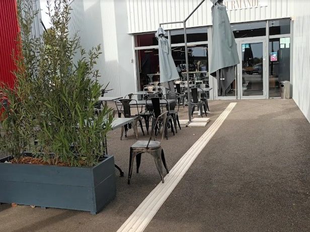 Vente local commercial 300 m² à FOULAYRONNES