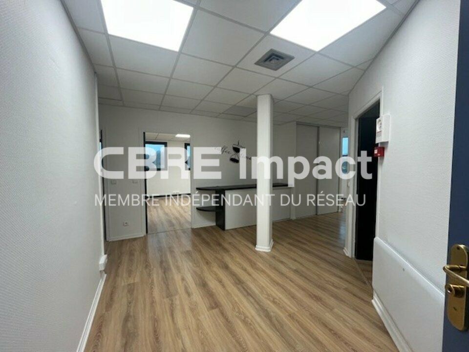 Plateau de bureaux situés en R+1 d'une surface privative de 117,95 m²