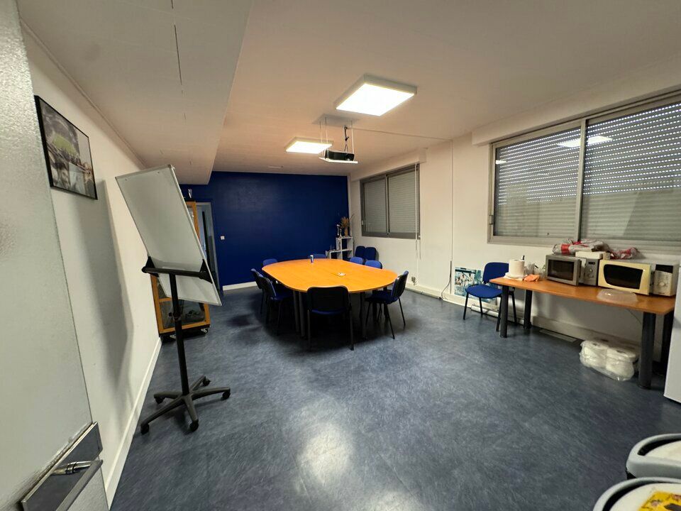 TOURS SUD SAINT-AVERTIN - A LOUER LOCAL MIXTE DE 730 M² - TERRAIN DE 2 500 M²