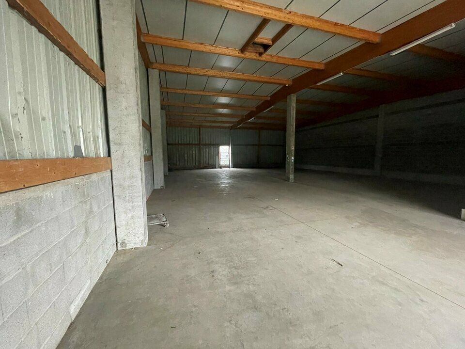 Location local d''activites 1000 m² divisibles à partir de 500 m²