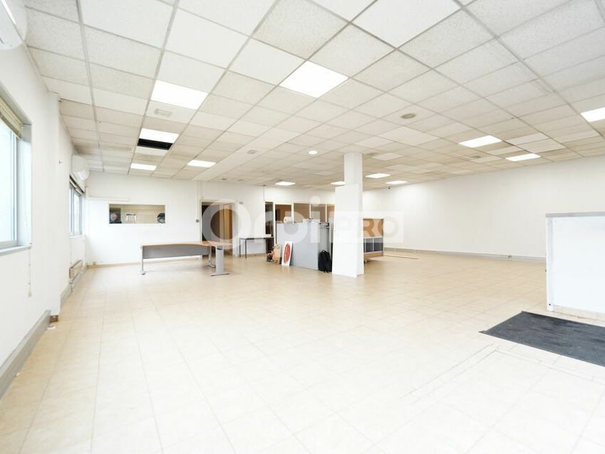 Location local commercial 200 m² non divisibles