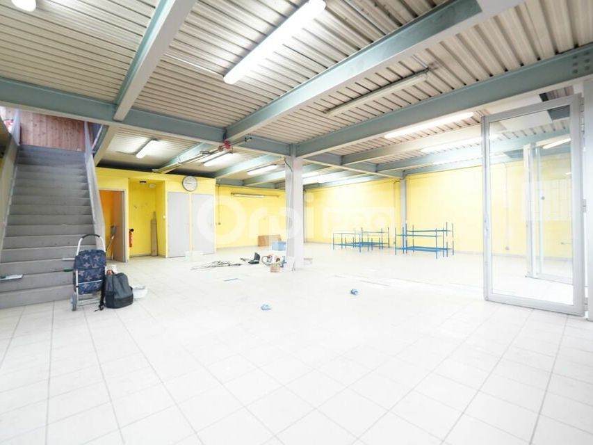 Location local d''activites 415 m² divisibles à partir de 215 m²