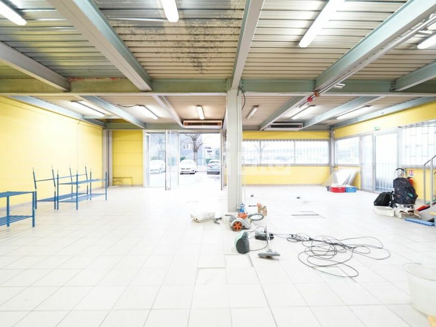 LOCAL MIXTE A LOUER - 415 m² - CORBAS