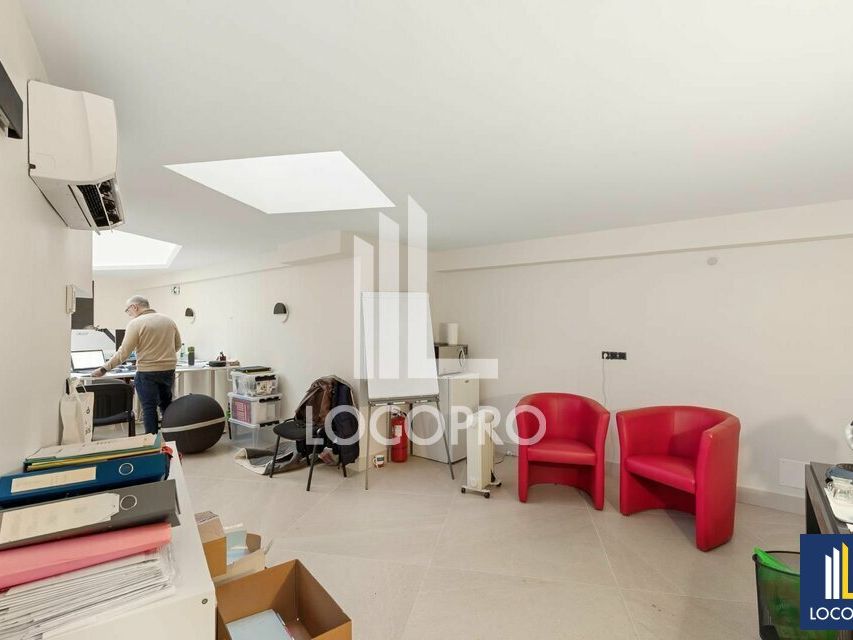 A LOUER - LOCAL COMMERCIAL - 55 M2 - CANNES