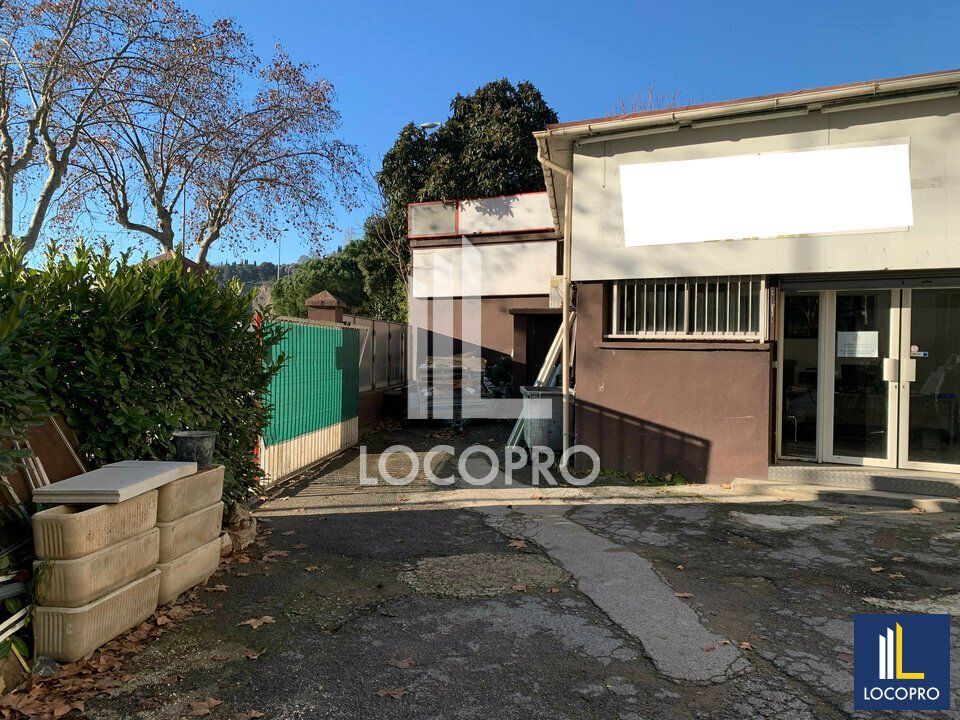 Vente local d''activites 220 m² non divisibles