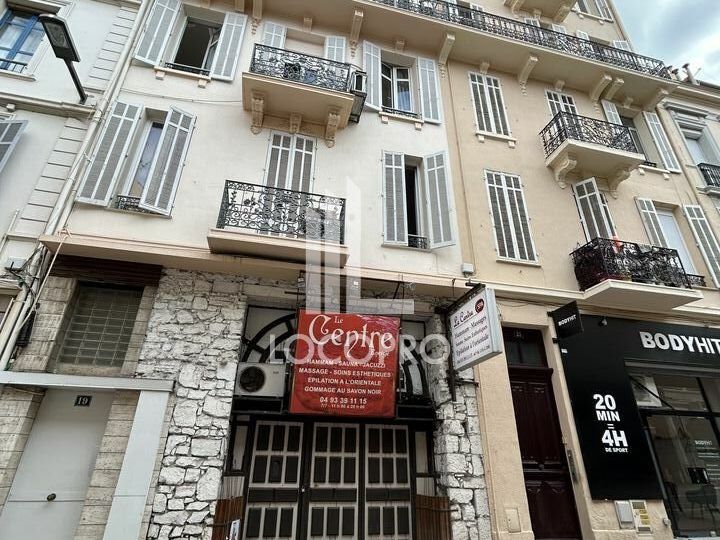 Location local commercial 380 m² non divisibles