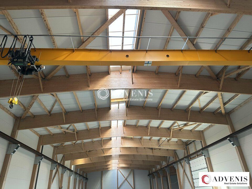 ADVENIS BORDEAUX vous propose un Bâtiment neuf aux prestations haut de gamme, d'une superficie de 2 460 m² sur un foncier privatif de 5 900 m²