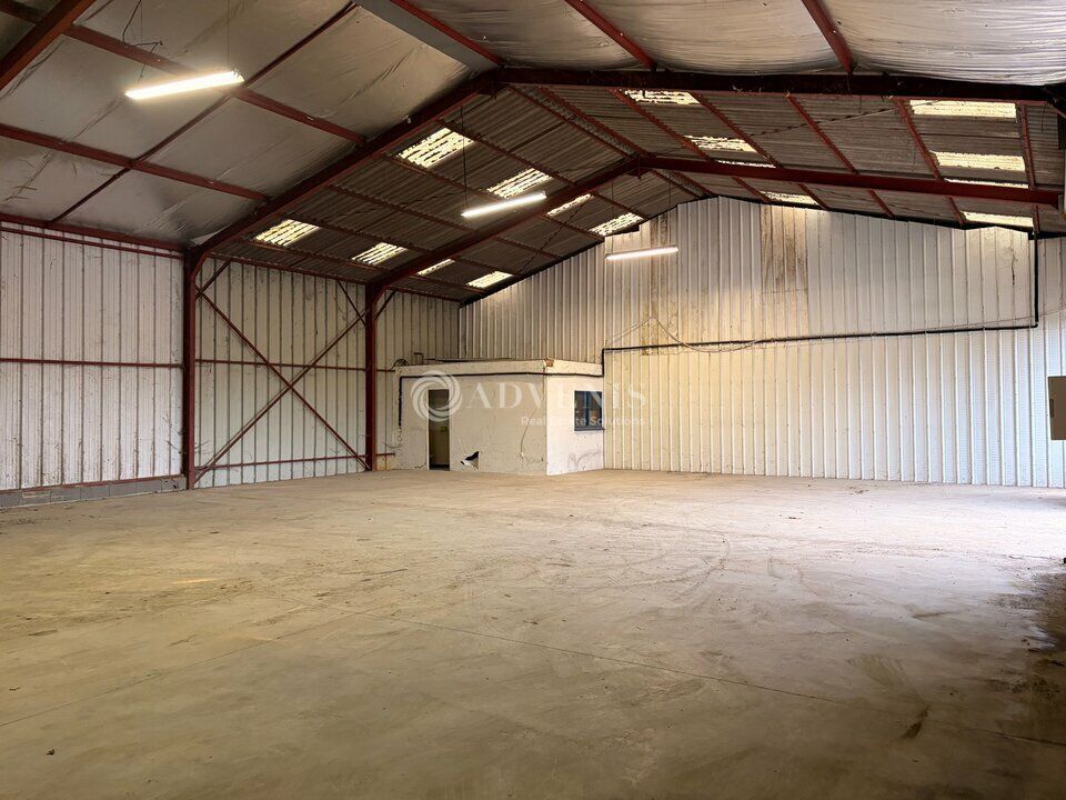 Location local d''activites 290 m² non divisibles