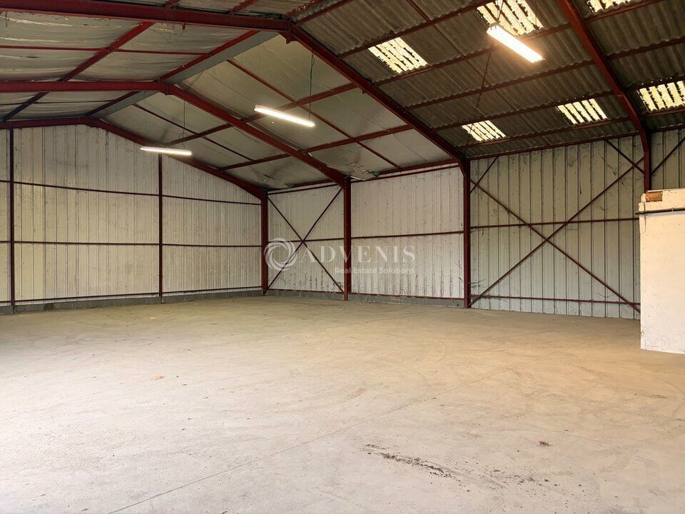 LOCAUX D'ACTIVITÉ d'environ 290 m², disponibles à la location à l'est de Tours