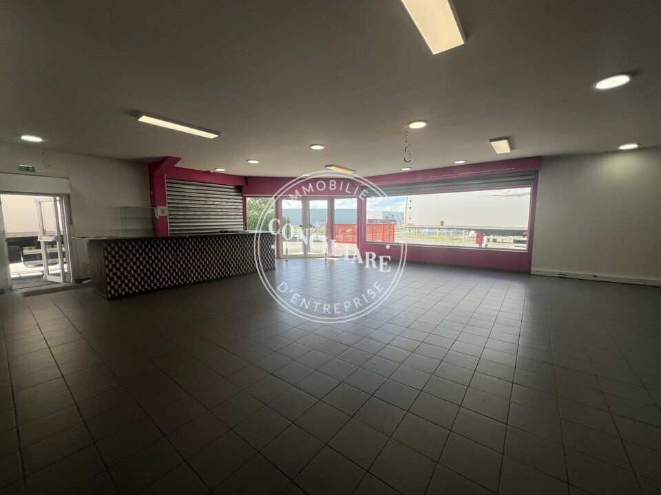 Location local commercial 385 m² non divisibles