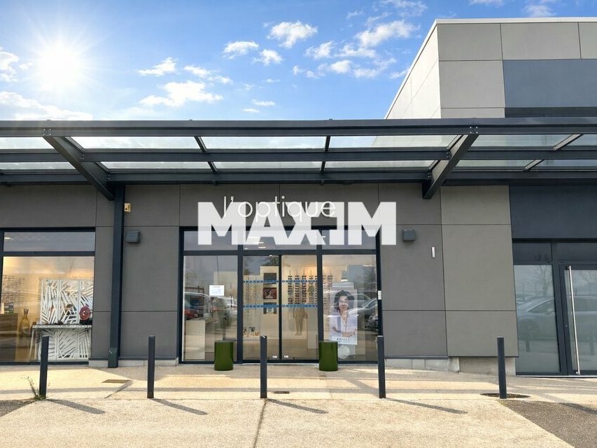 Location local commercial 119.74 m² non divisibles