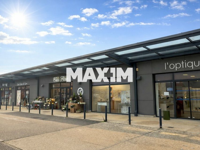 Local commercial de 120 m² au sein d'un pôle commercial dynamique