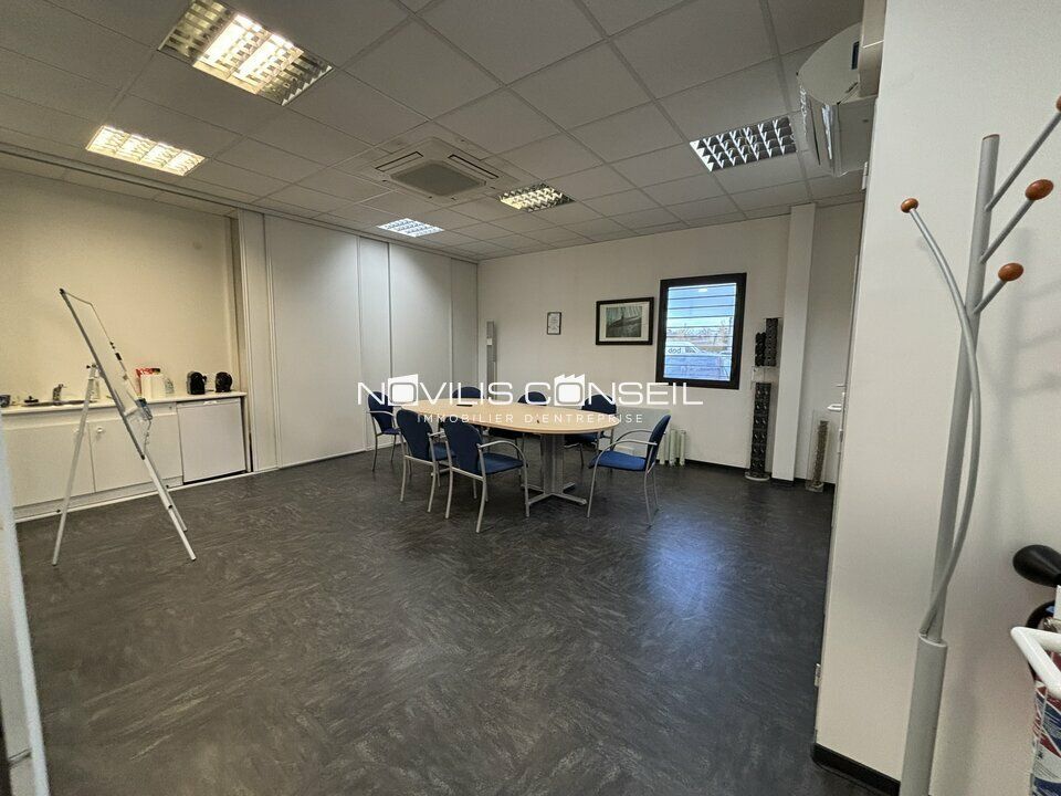 Location local d''activites 1021 m² non divisibles