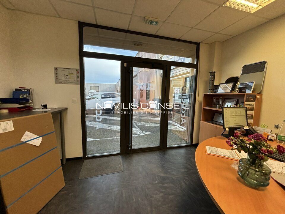 Location activité/entrepôt - 1021 m²