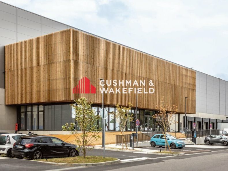 Location entrepot 9939 m² non divisibles