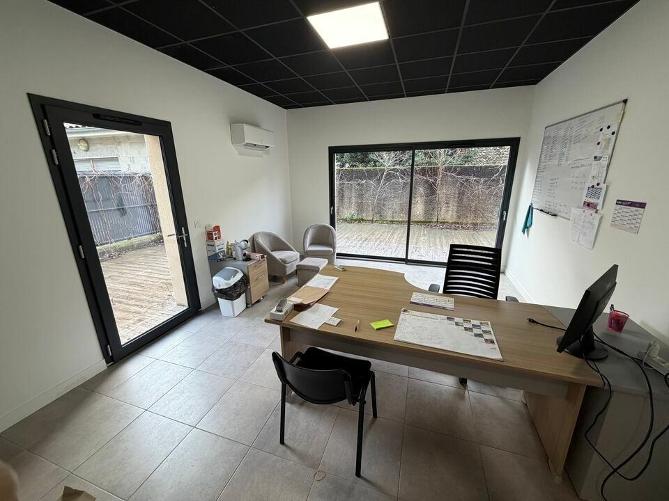 Location local d''activites 134 m² non divisibles