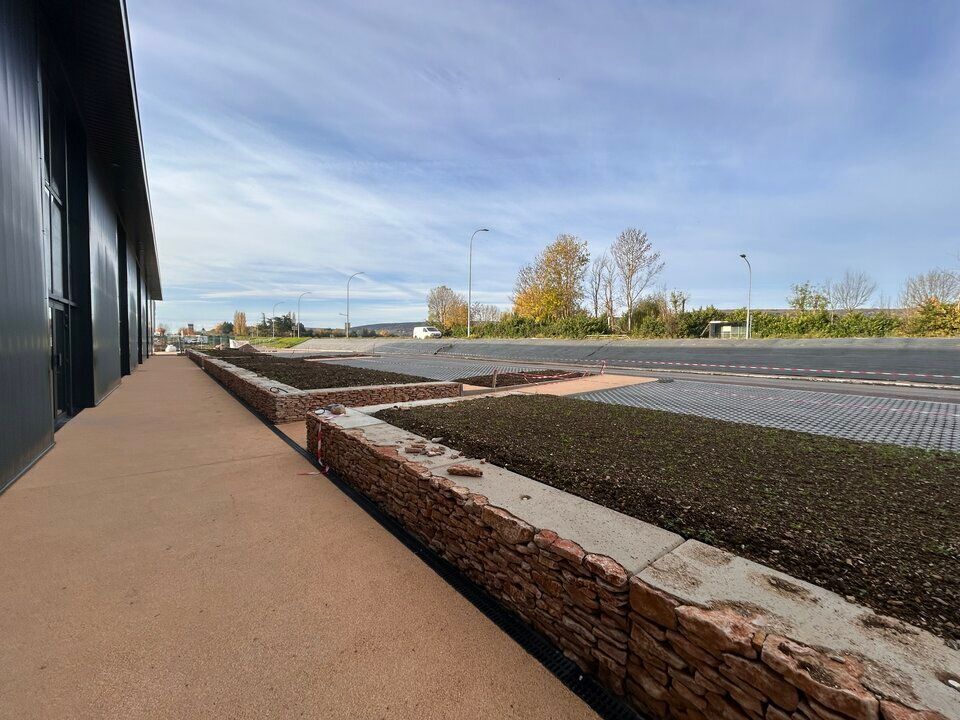 Local d'Activité / Commercial de 575 m² à COUCHEY