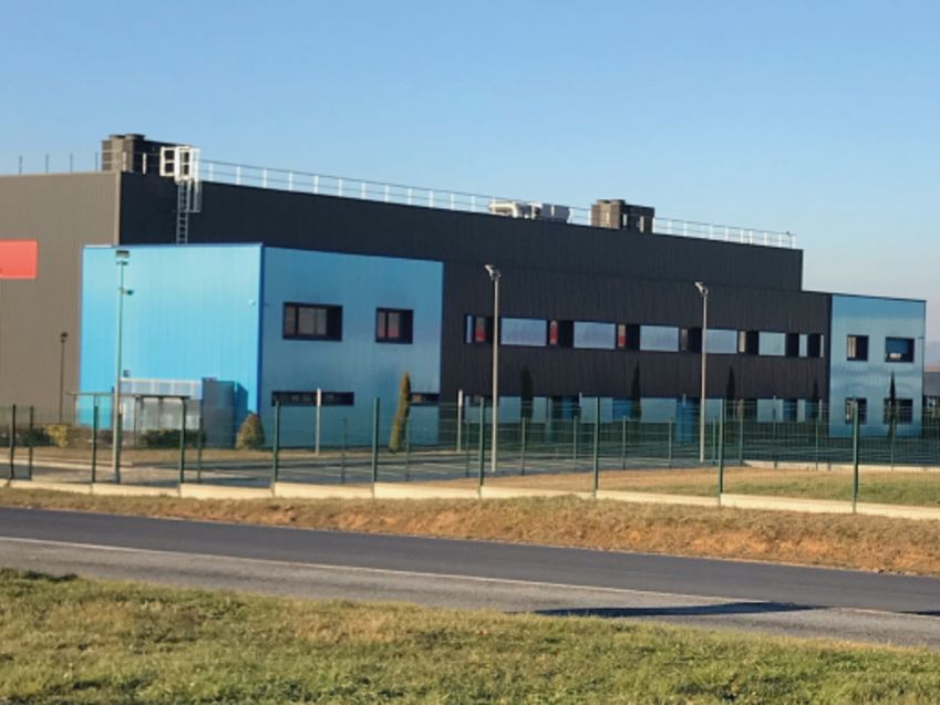 Vente local d''activites 3800 m² non divisibles