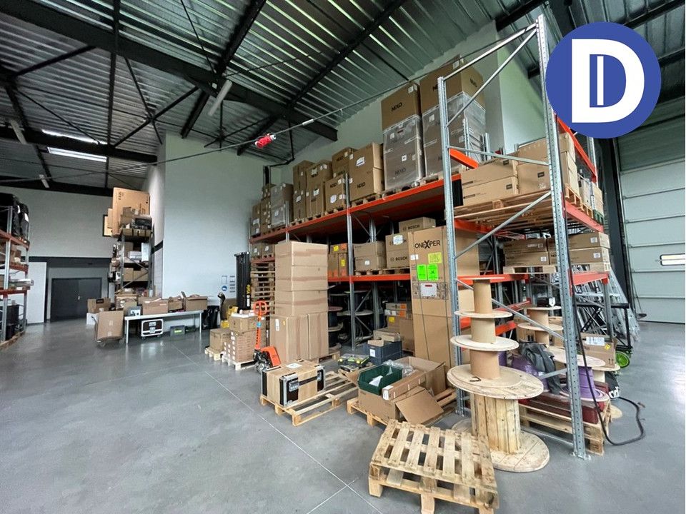 Location activites 832.00 m² non divisibles