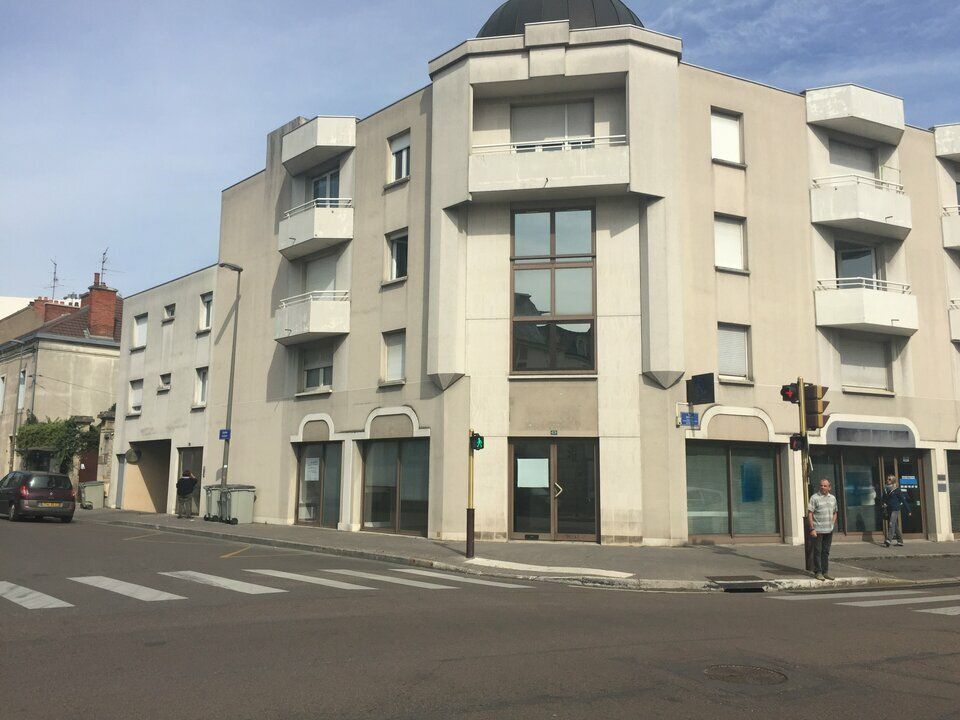 Location local commercial 48 m² non divisibles