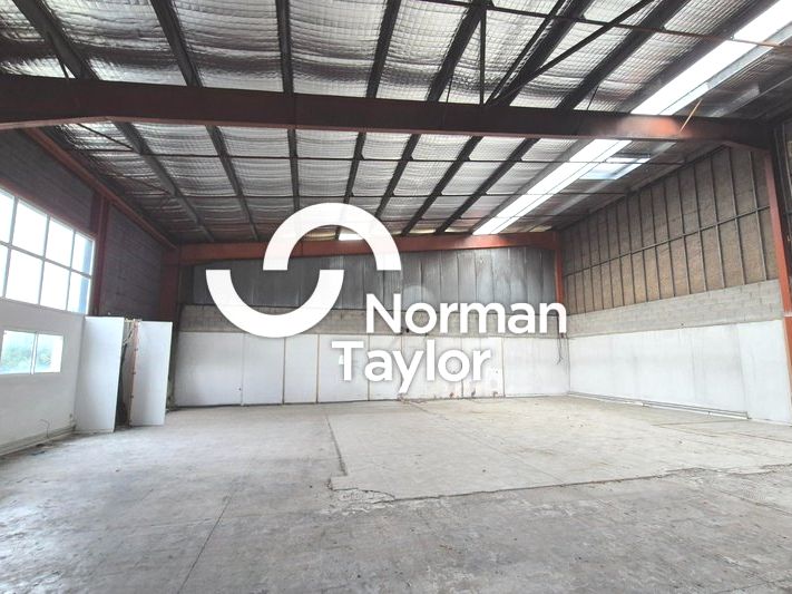 Location local d''activites 400 m² non divisibles