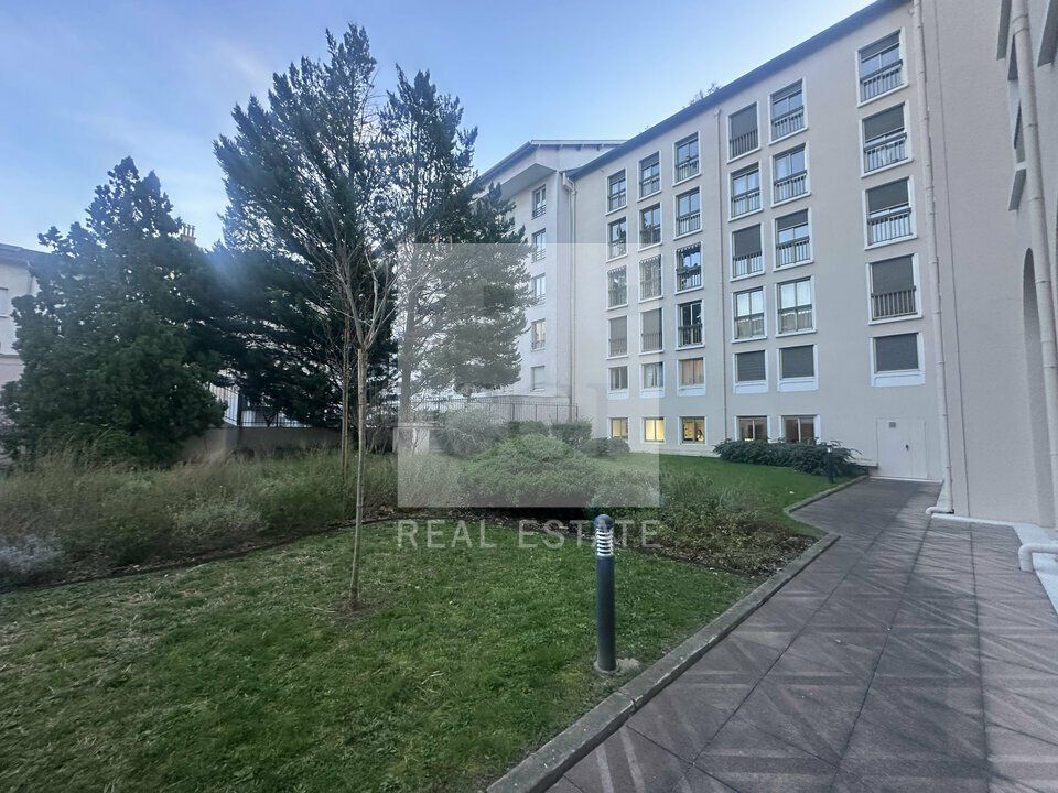 Location local commercial 120 m² non divisibles