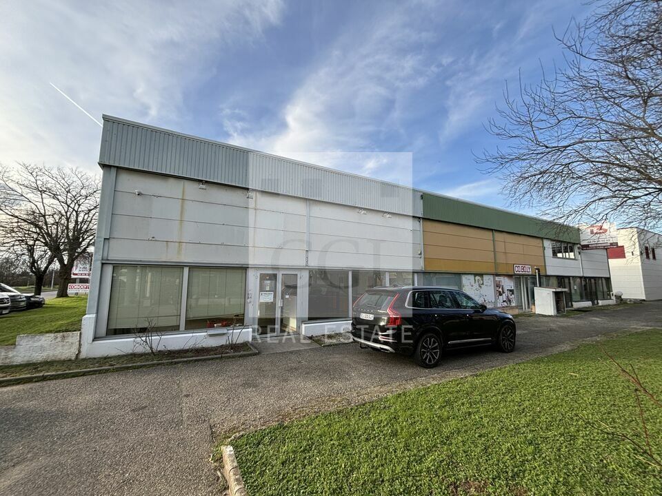 Location local commercial 200 m² non divisibles