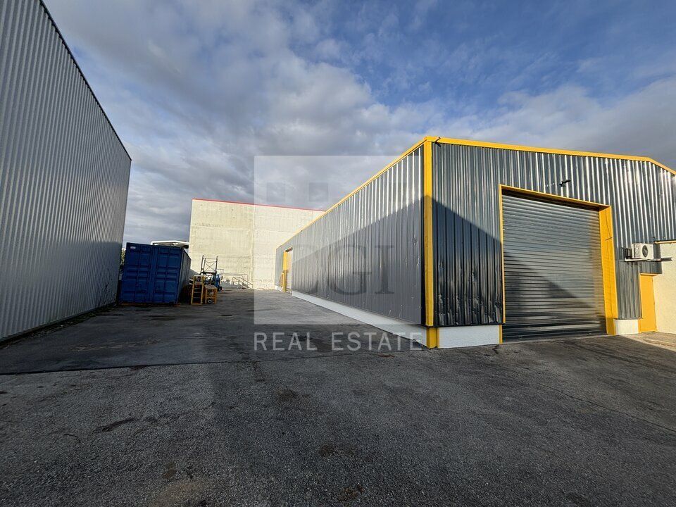 BATIMENT INDEPENDANT A USAGE D'ACTIVITES A VENDRE - PUSIGNAN