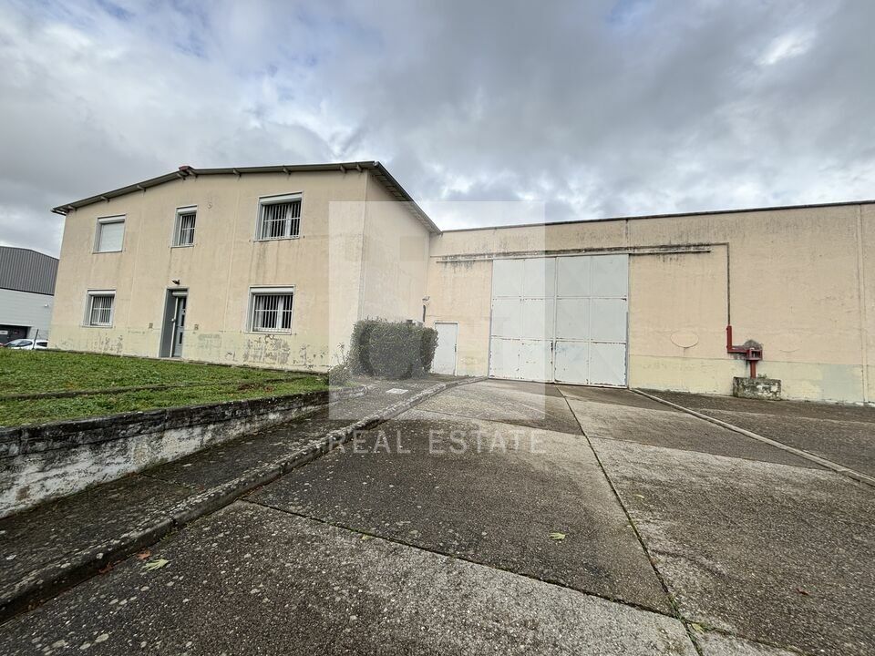 Location local d''activites 860 m² non divisibles