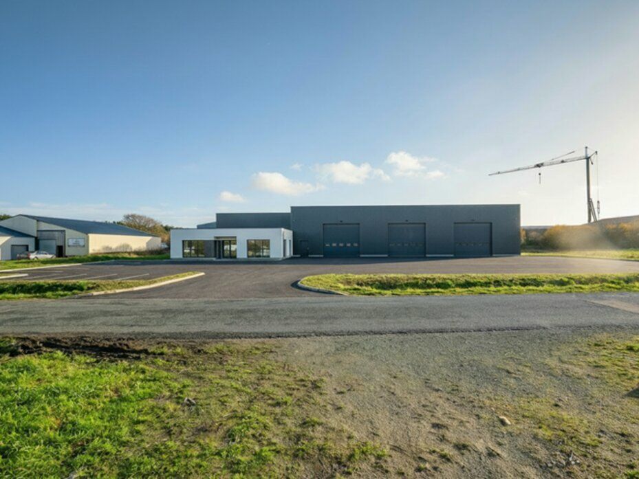 Location local d''activites 2500 m² divisibles à partir de 1250 m²