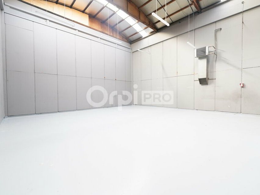 LOCAL D'ACTIVITE A LOUER - 206 m² - DARDILLY