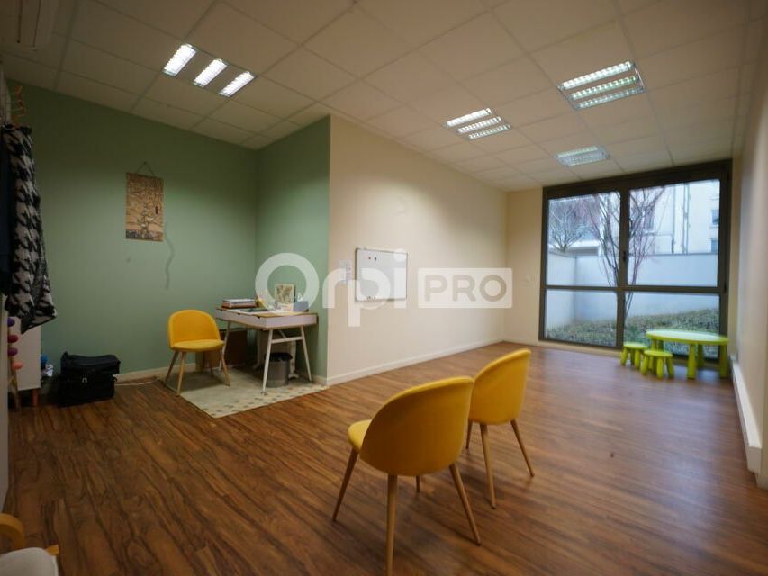LOCAL PROFESSIONNEL - 30,35 m² - LOZANNE 
