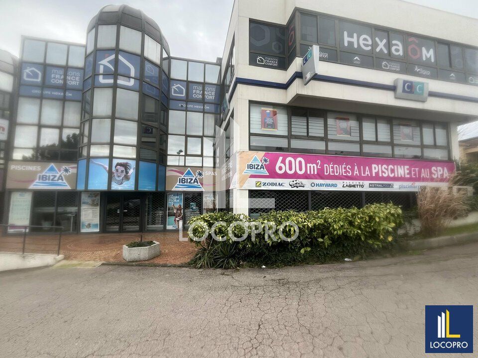 Location local commercial 550 m² non divisibles