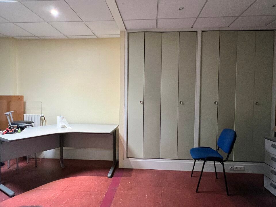 LOCAL DE 250 m² sur deux niveaux