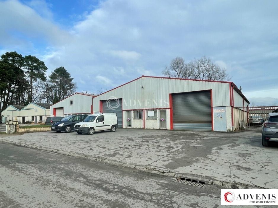 Location local d''activites 940 m² divisibles à partir de 470 m²