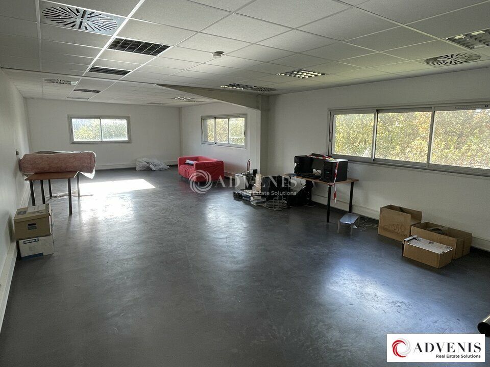 A LOUER  - BATIMENT INDEPENDANT DE 1 032 M² SUR 3501 M² - AXE PASSANT