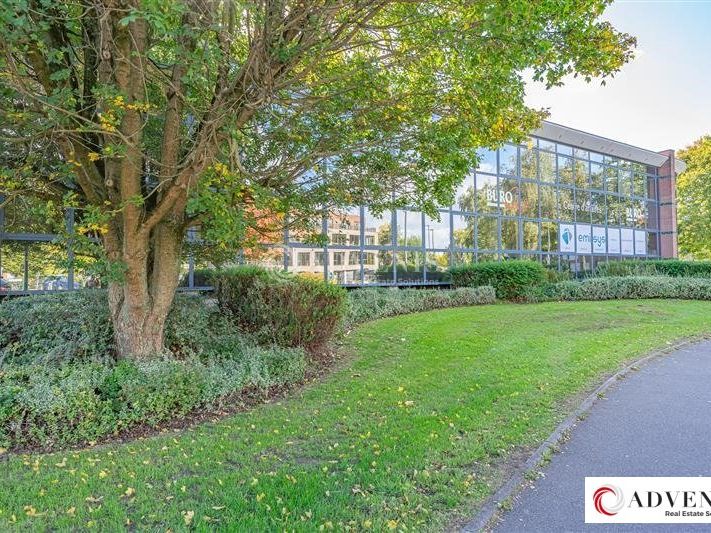 Location bureaux 274 m² divisibles à partir de 121 m²